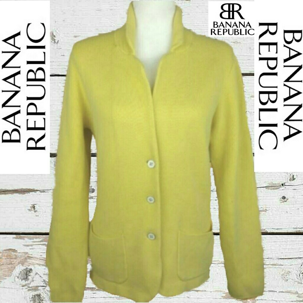 BANANA REPUBLIC - PREMIUM BUTTON SWEATER! ❤️